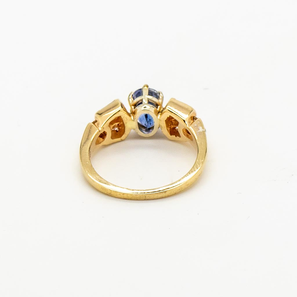 Beautiful Blue Sapphire and Tapered Diamond Baguette Ring